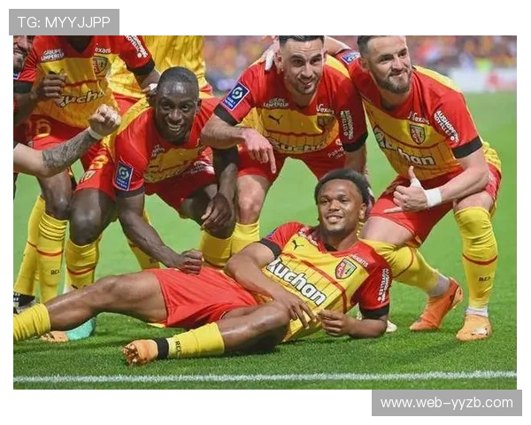 朗斯客场挑战里昂，历史交锋攻防数据对比