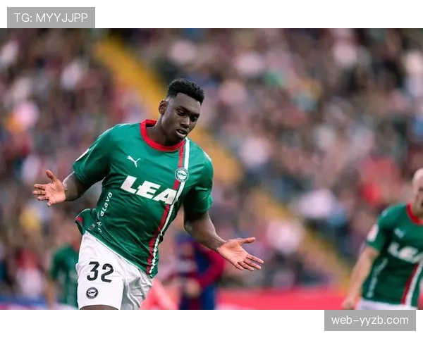 莱万多夫斯基拒绝沙特天价合同，同意降薪留守巴萨至2027年